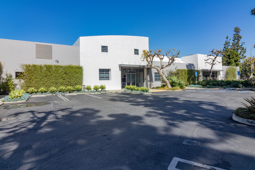 10567 Jefferson Blvd, Culver City, CA for lease - Building Photo - Image 1 of 17