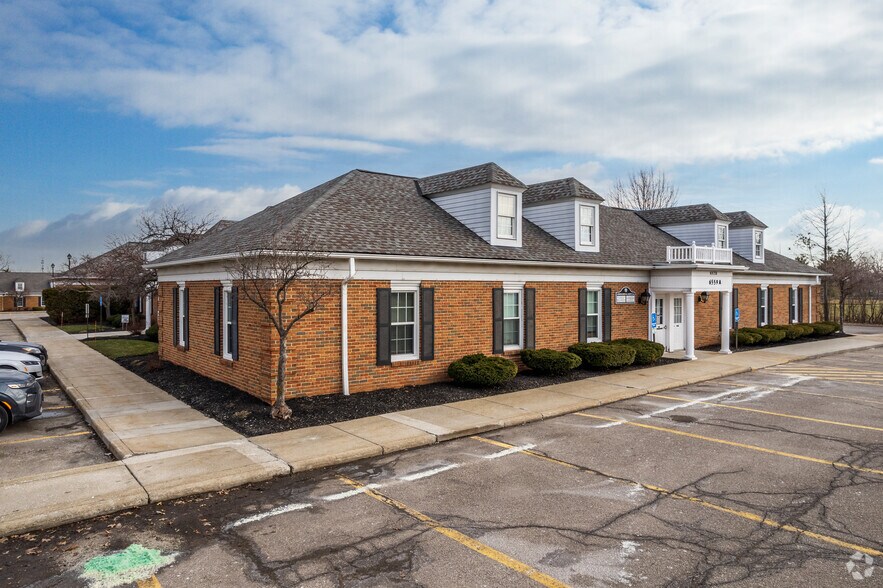 6555 Wilson Mills Rd, Mayfield Village, OH for lease - Building Photo - Image 3 of 18
