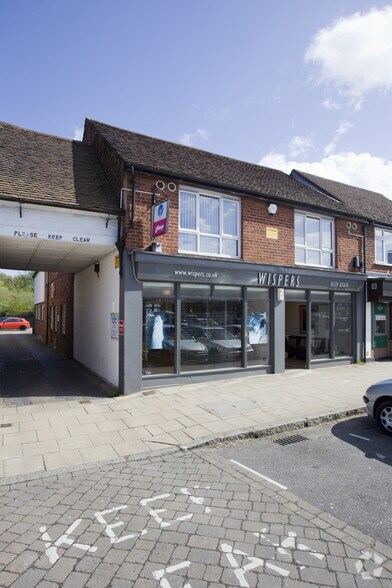 12A The Square, Wickham for lease - Primary Photo - Image 1 of 2