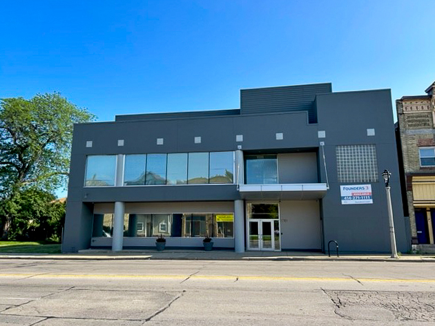 1021 W National Ave, Milwaukee, WI for sale - Building Photo - Image 1 of 1