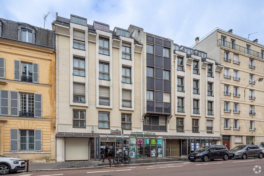 Office in Versailles for lease - Building Photo - Image 2 of 2