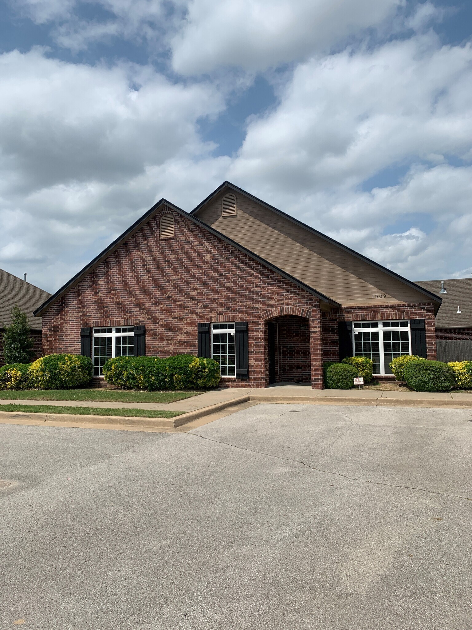 1909 W C St, Jenks, OK for sale Building Photo- Image 1 of 1