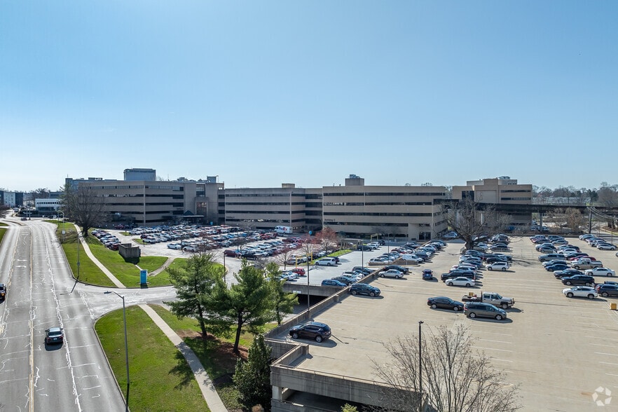 1401 Harrodsburg Rd, Lexington, KY for lease - Primary Photo - Image 1 of 53