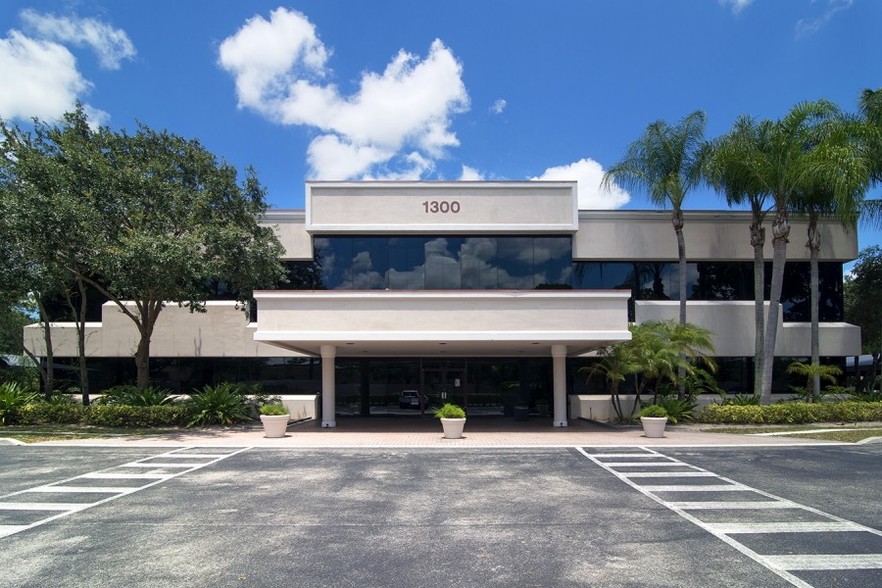 1300 Corporate Center Way, Wellington, FL for lease - Building Photo - Image 1 of 5