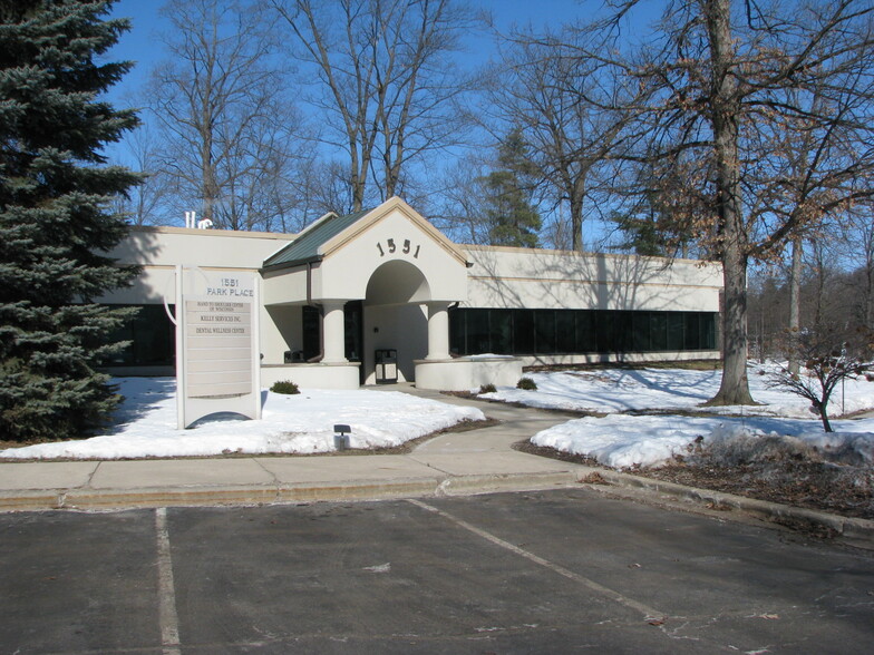 1525-1551 Park Pl, Ashwaubenon, WI for lease - Building Photo - Image 3 of 6