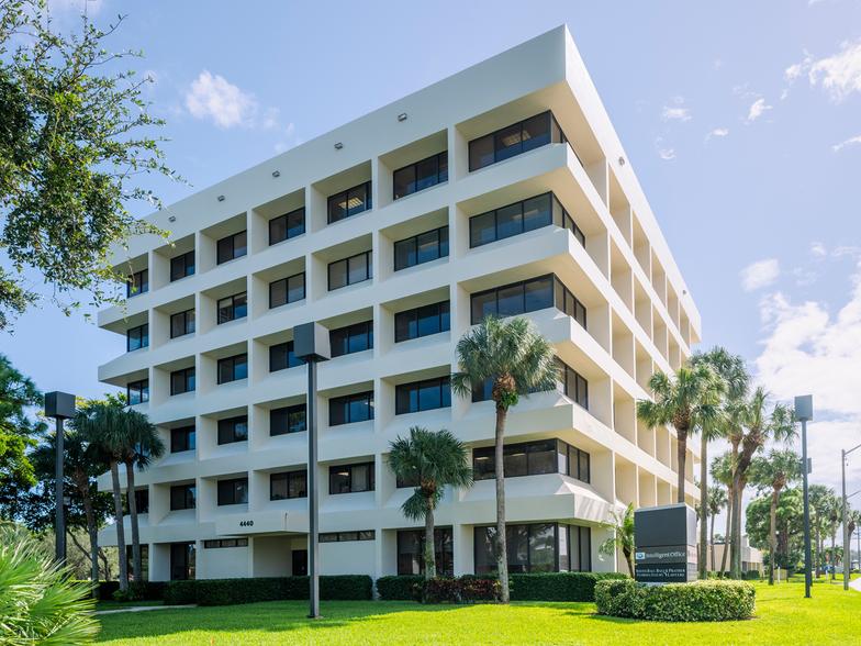 4440 Pga Blvd, Palm Beach Gardens, FL for lease - Building Photo - Image 1 of 8