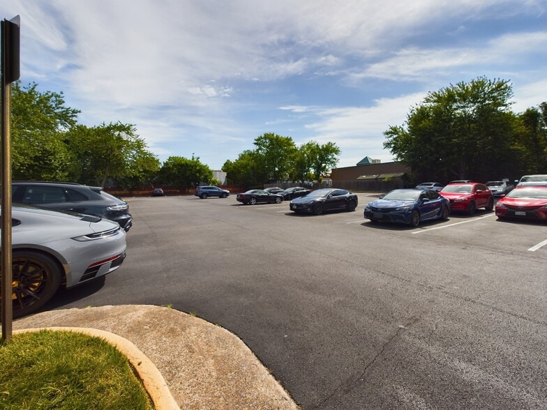 14012-14018 Sullyfield Cir, Chantilly, VA for lease - Building Photo - Image 2 of 8