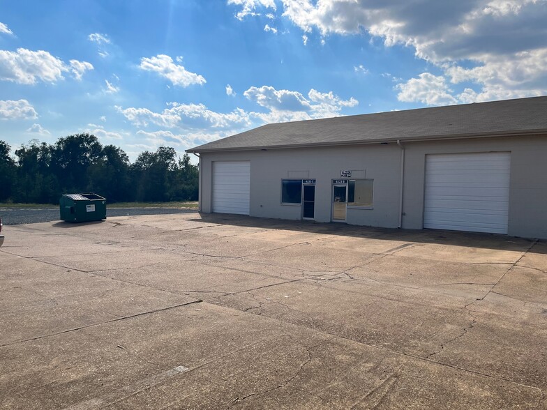 6223 Mall Dr, Nash, TX for lease - Building Photo - Image 2 of 2