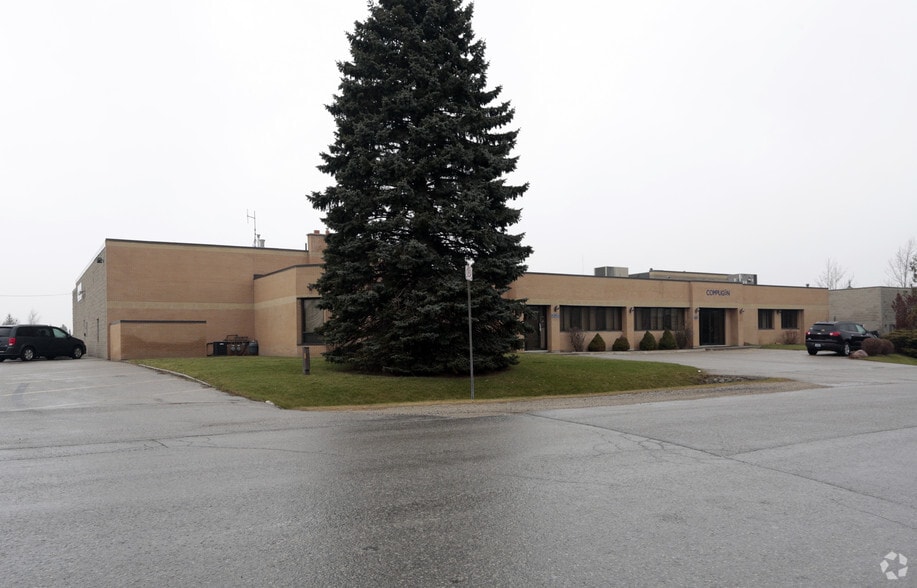 565-567 Massey Rd, Guelph, ON for lease - Primary Photo - Image 1 of 2