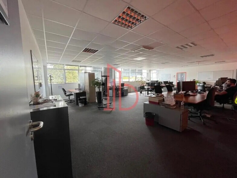 Office in Gradignan for lease - Interior Photo - Image 3 of 6