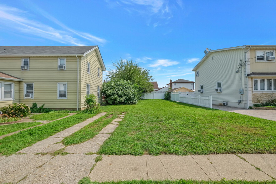 248 McKinley Pky, Mineola, NY for sale - Aerial - Image 1 of 16