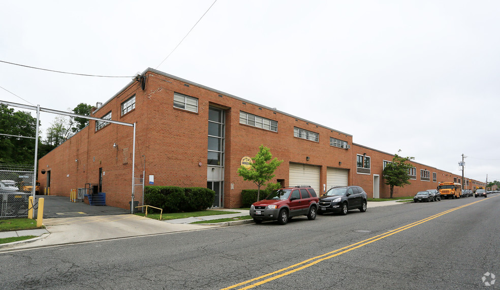 3000 V St NE, Washington, DC for lease - Building Photo - Image 1 of 9