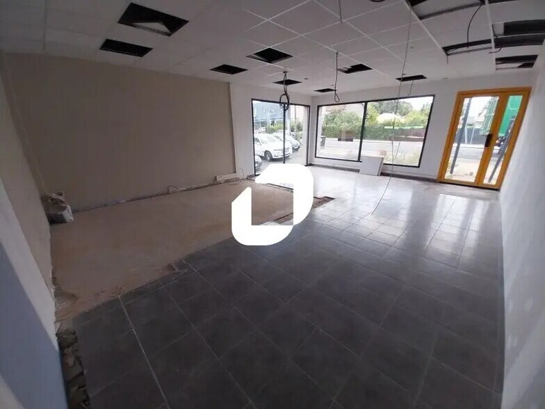 Retail in Eysines for lease - Building Photo - Image 3 of 4