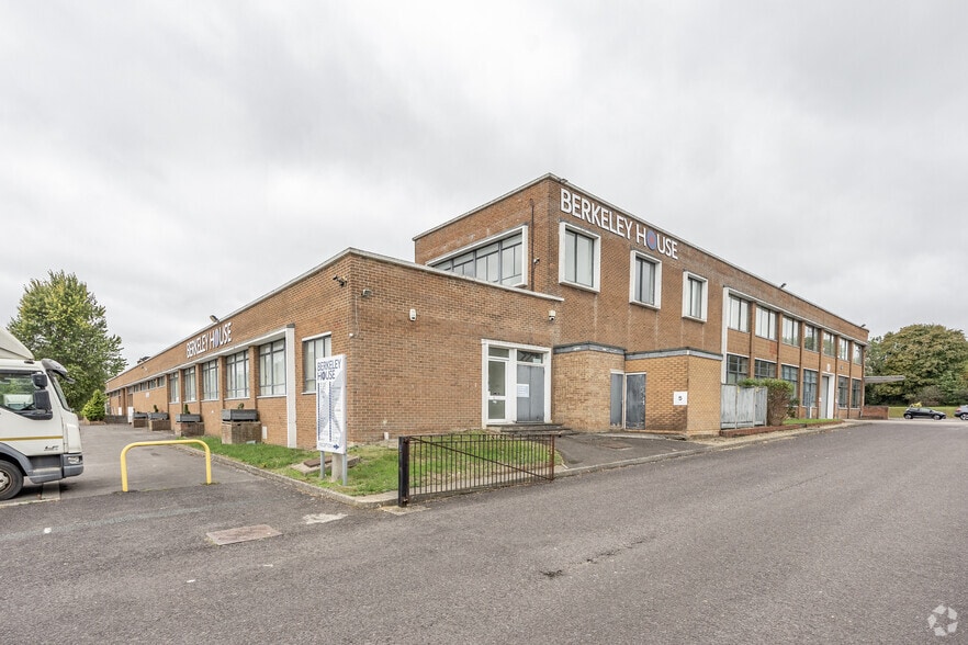 Hunts Rise, Swindon for lease - Primary Photo - Image 1 of 11