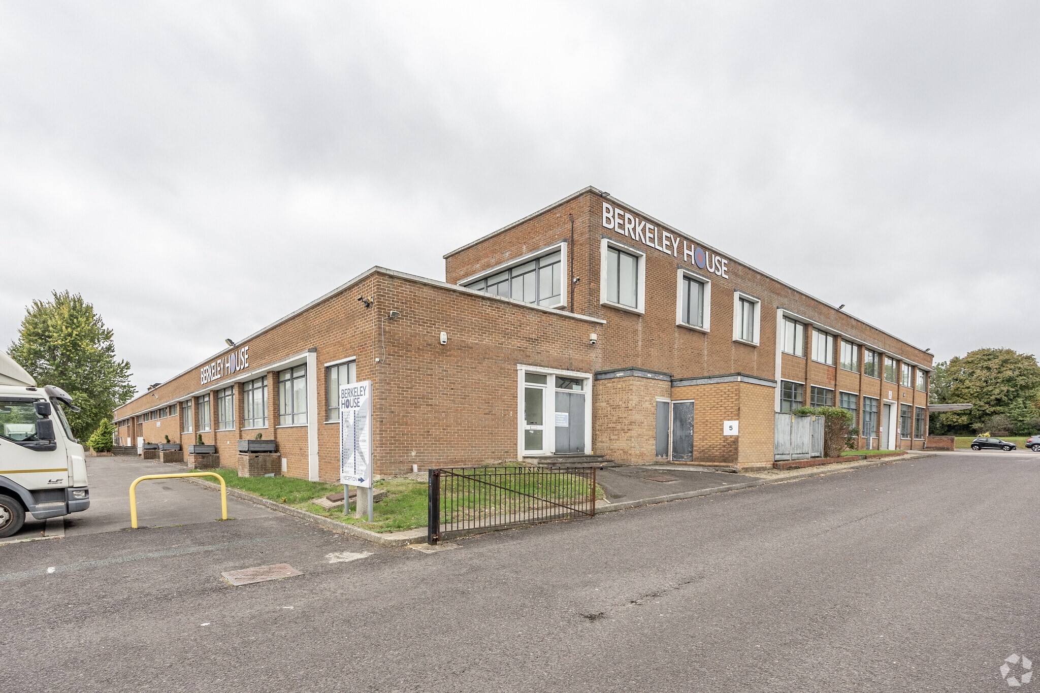 Hunts Rise, Swindon for lease Primary Photo- Image 1 of 12