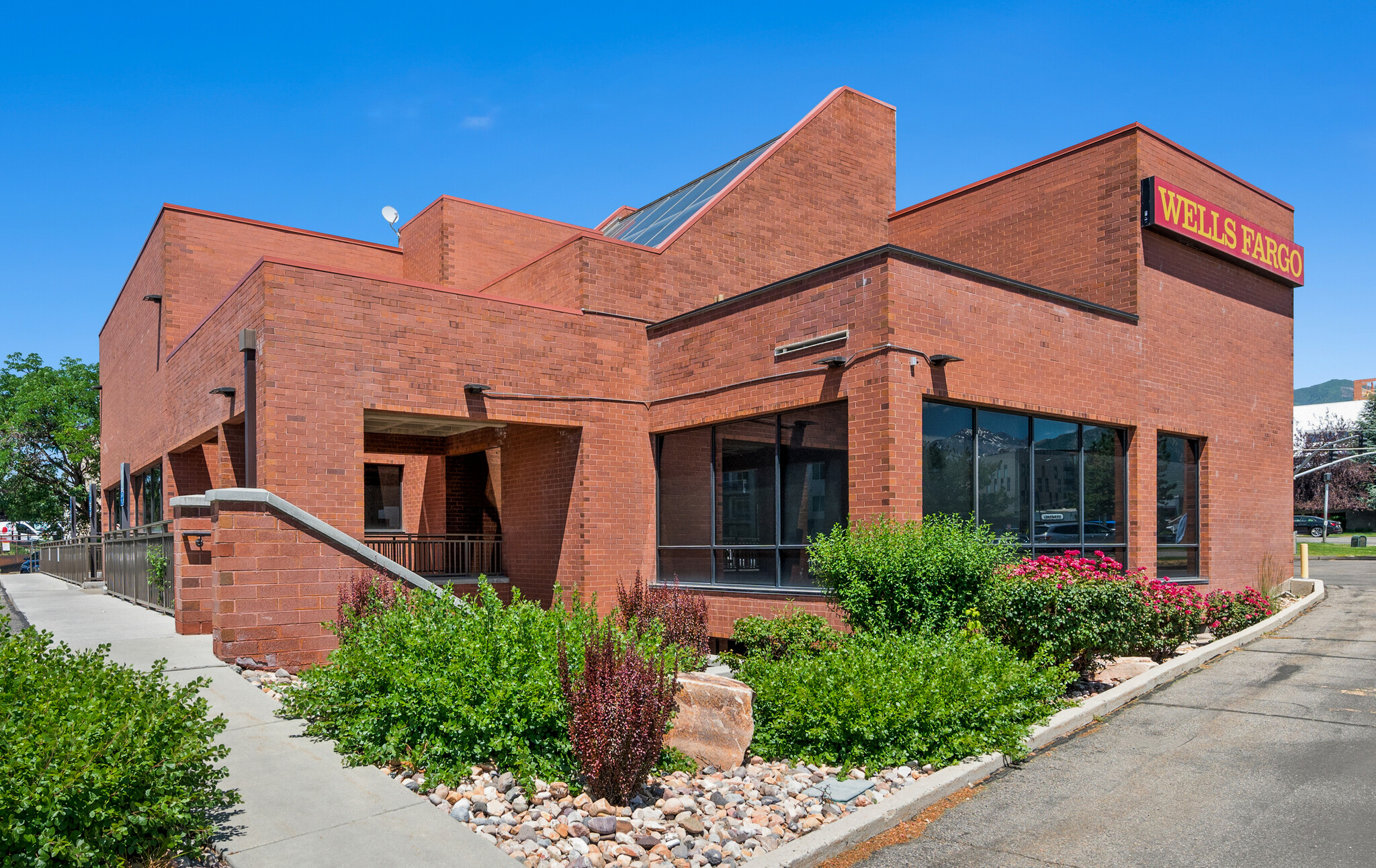 1255 E Brickyard Rd, Salt Lake City, UT for lease Building Photo- Image 1 of 26