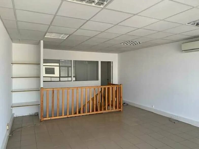 Flex in Anglet for lease - Interior Photo - Image 3 of 3