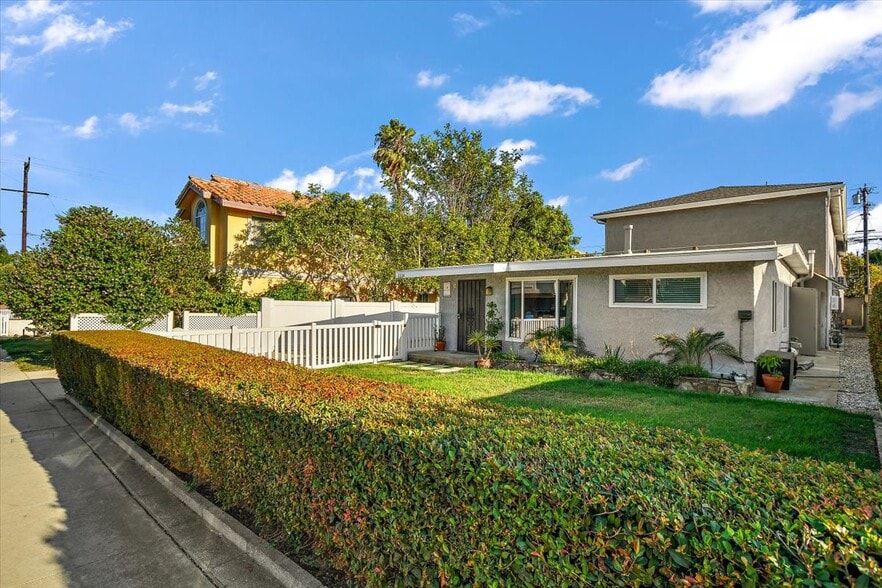 2226 Voorhees Ave, Redondo Beach, CA for sale - Primary Photo - Image 1 of 40