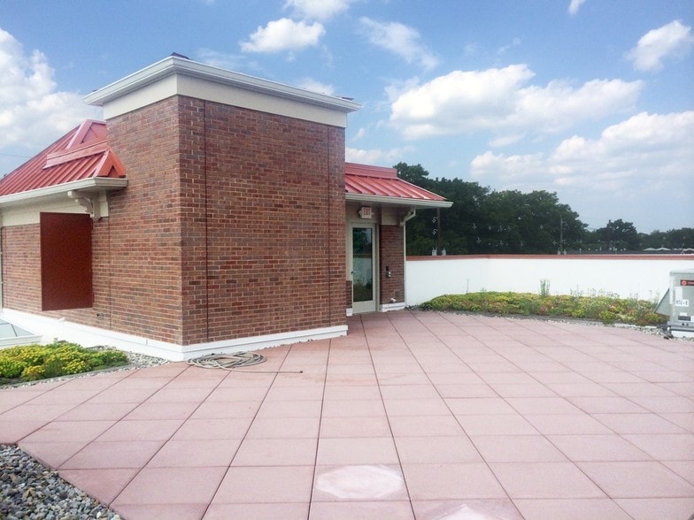 1477 Oak Tree Rd, Iselin, NJ for lease - Building Photo - Image 2 of 15