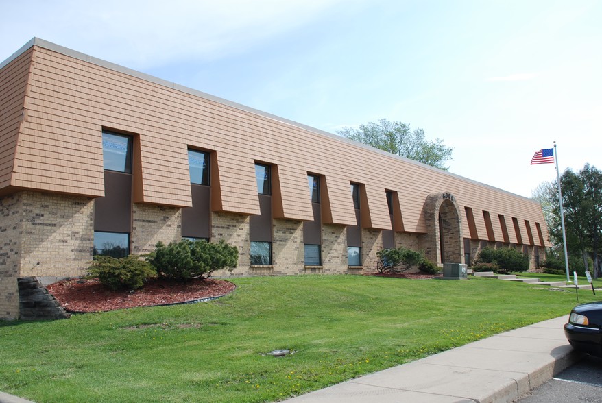 6000 Bass Lake Rd, Minneapolis, MN for lease - Building Photo - Image 1 of 2