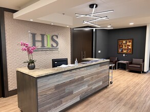 350 S Northwest Hwy, Park Ridge, IL for lease Lobby- Image 2 of 20