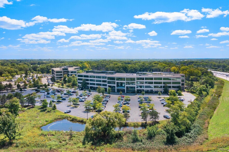 100 S Saunders Rd, Lake Forest, IL for lease - Building Photo - Image 1 of 31