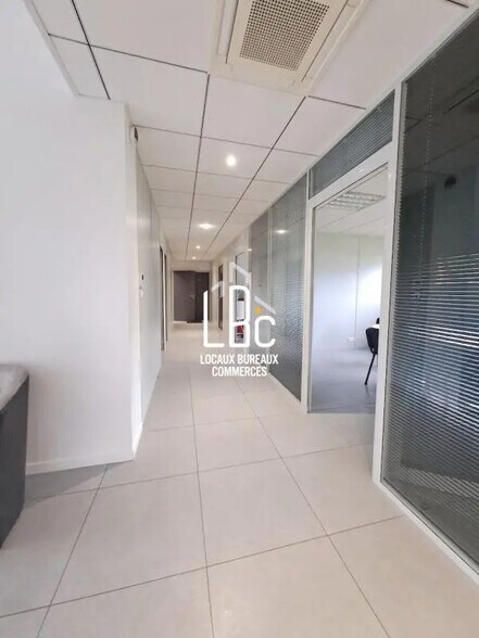 13 Rue De L'Artisanat, Remouillé for sale - Interior Photo - Image 3 of 5