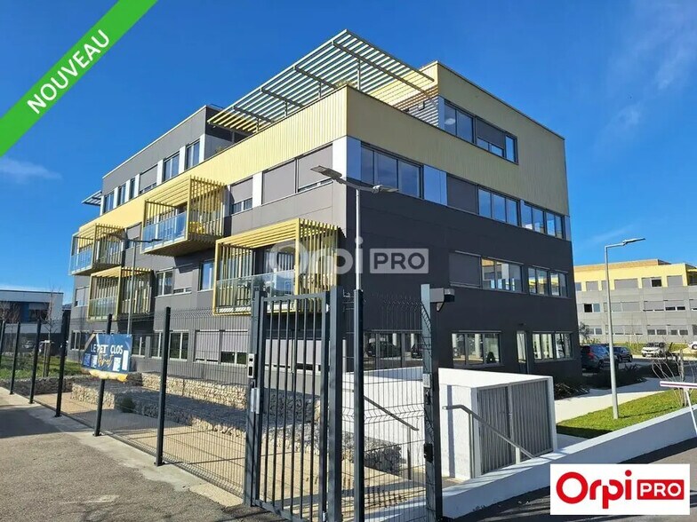 Office in Valence for lease - Building Photo - Image 2 of 10