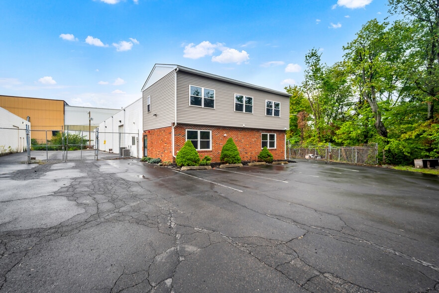 2168 Bennett Rd, Philadelphia, PA for lease - Building Photo - Image 2 of 36