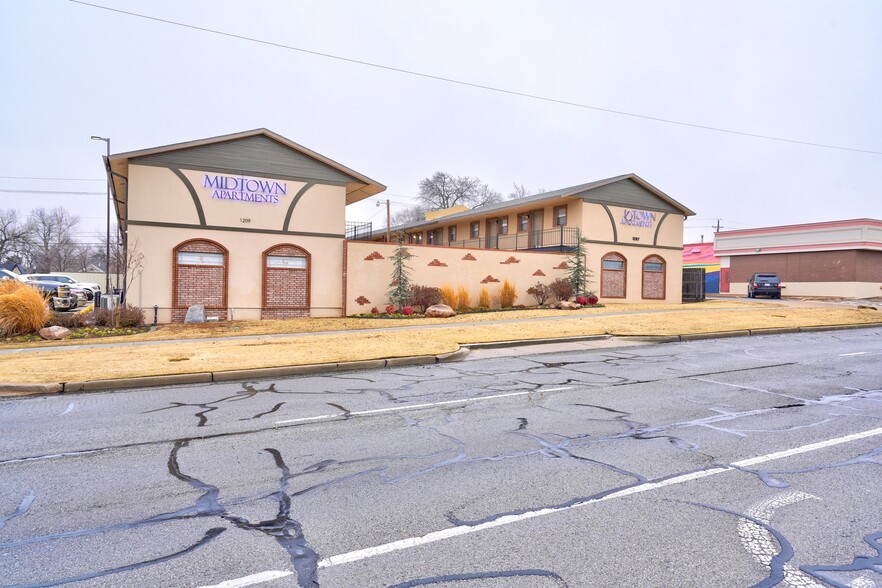 1207 W Gore Blvd, Lawton, OK for sale - Building Photo - Image 1 of 36