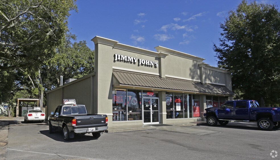 2348 Pass Rd, Biloxi, MS 39531