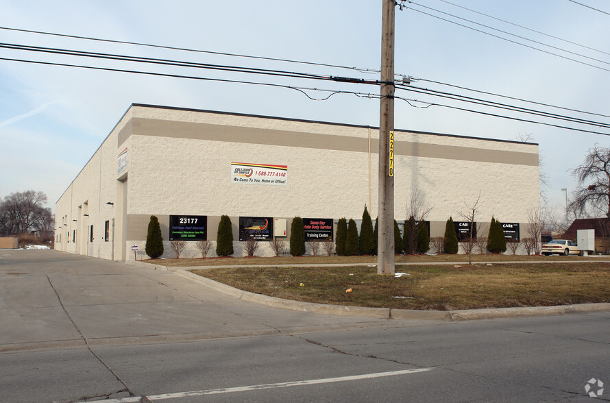 23177-23227 Schoenherr Rd, Warren, MI for lease - Primary Photo - Image 3 of 19