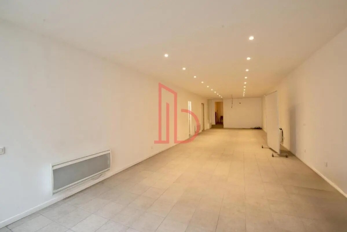 Office in Bordeaux for sale Interior Photo- Image 1 of 4