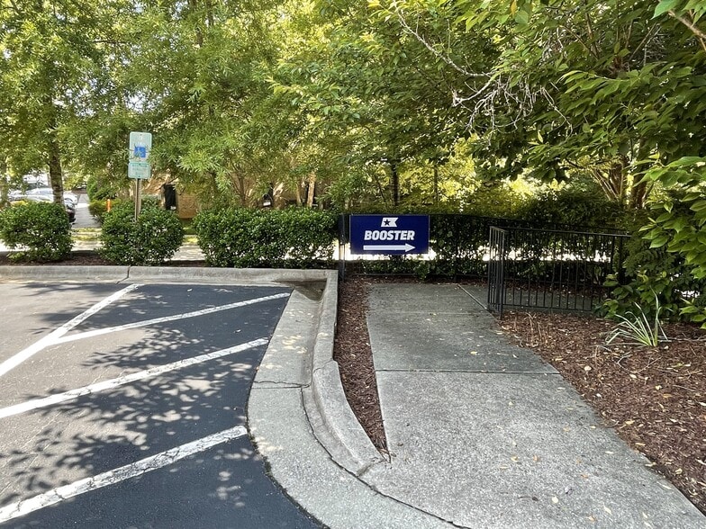 7951 Monument Ln, Raleigh, NC for lease - Building Photo - Image 3 of 6