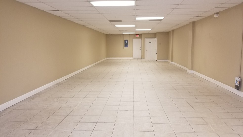 2150 2160 Fowler St Fort Myers Fl 33901 Front Property For Unit 125