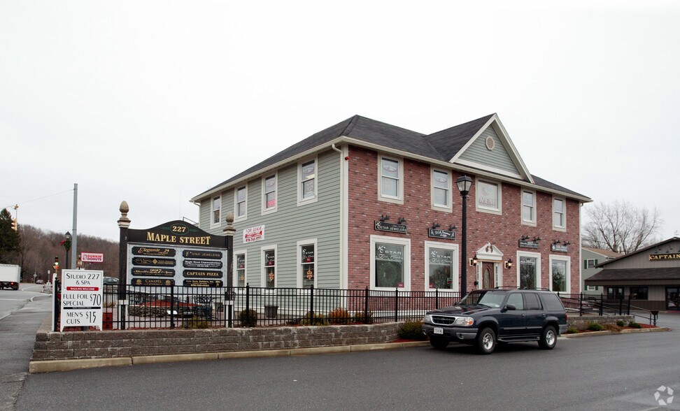 227 Maple St, Middleton, MA 01949