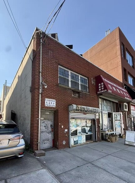 3318 Farrington St, Flushing, NY for sale - Building Photo - Image 1 of 4