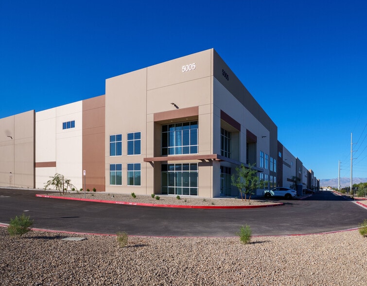 5005 E Cartier Ave, Las Vegas, NV for lease - Building Photo - Image 1 of 17