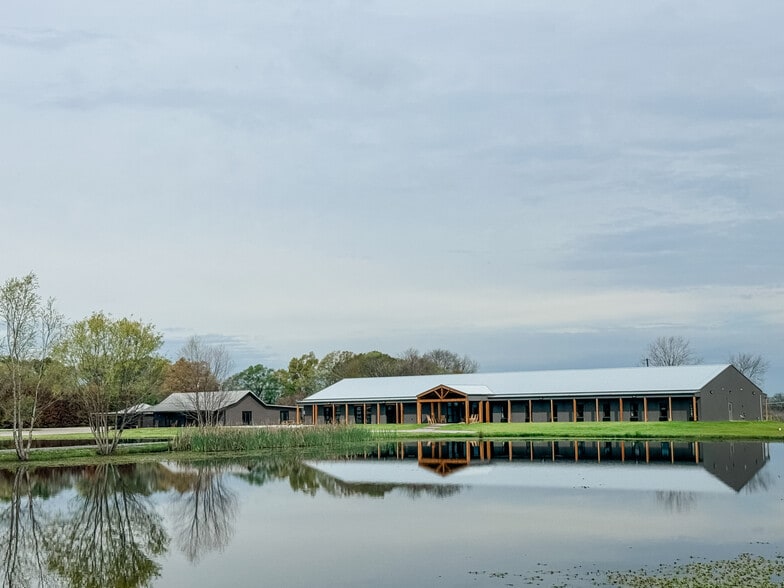 76 Sunset Ln, Oak Ridge, LA for sale - Building Photo - Image 1 of 12