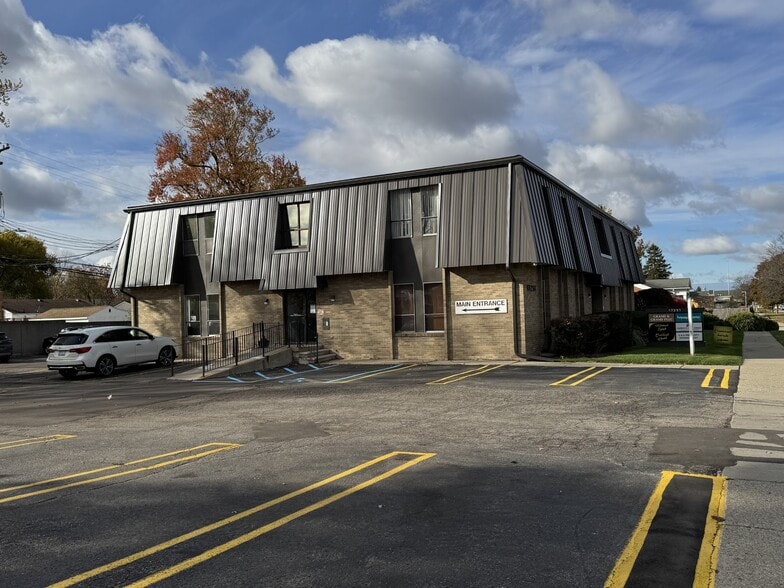 17251 W 12 Mile Rd, Southfield, MI for lease - Building Photo - Image 1 of 6