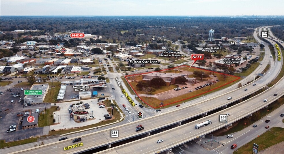 301 This Way St, Lake Jackson, TX for sale - Primary Photo - Image 1 of 13