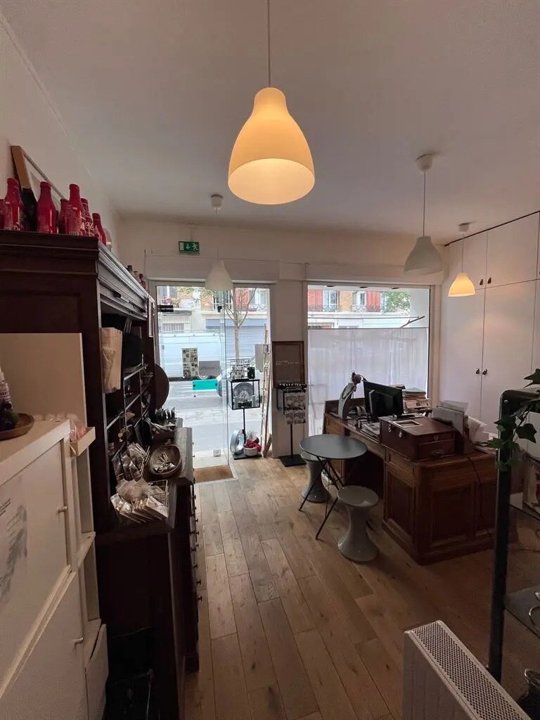 Retail in Vincennes for sale Building Photo- Image 1 of 5