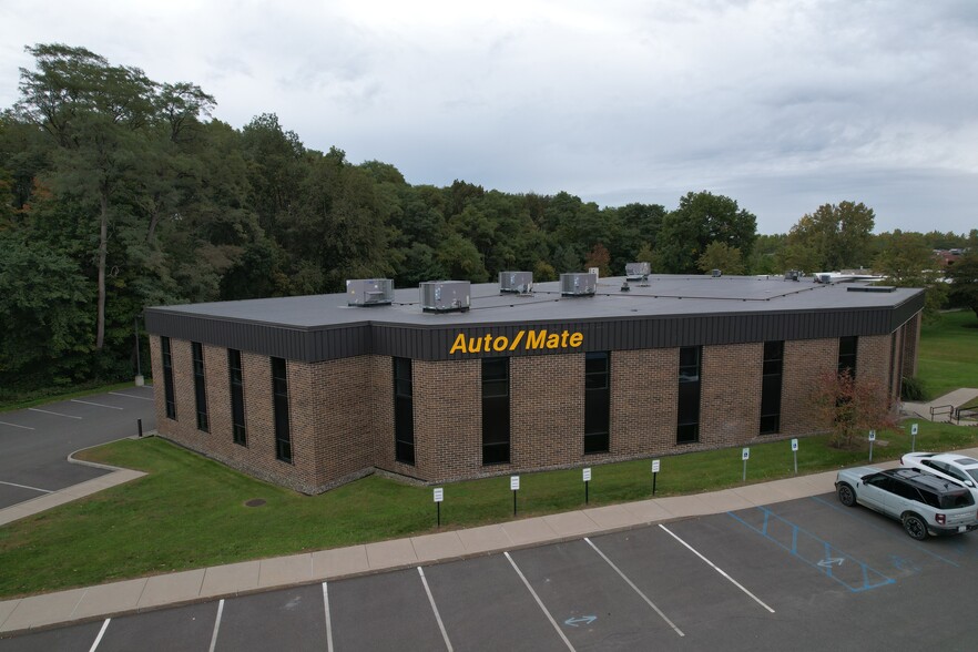 4 Airline Dr, Albany, NY for lease - Building Photo - Image 2 of 78