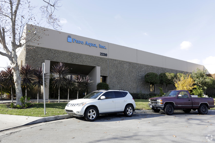 2230 Huron Dr, Santa Ana, CA for lease - Building Photo - Image 1 of 3