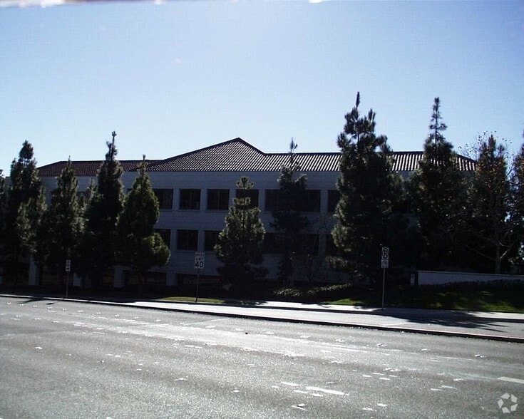 4880 Santa Rosa Rd, Camarillo, CA for lease - Building Photo - Image 3 of 19