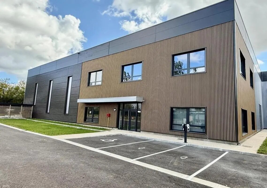 Office in Trappes for lease Building Photo- Image 1 of 20