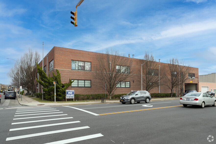 66-70 Randall Ave, Rockville Centre, NY for lease - Building Photo - Image 2 of 7