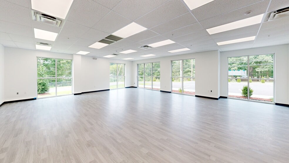 683 Daniel Webster Hwy, Merrimack, NH for lease - Matterport 3D Scan - Image 3 of 14