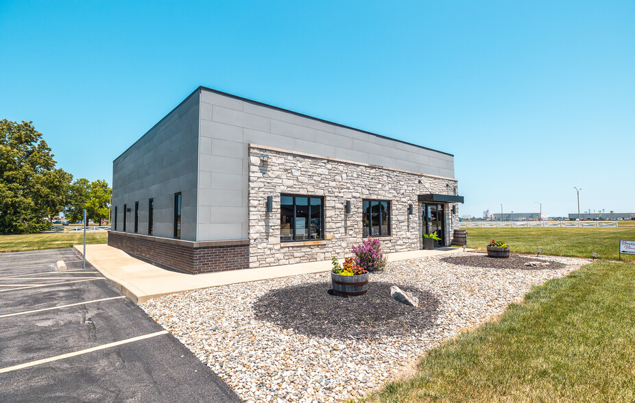 1133 E Airline Dr, East Alton, IL for lease - Building Photo - Image 2 of 22