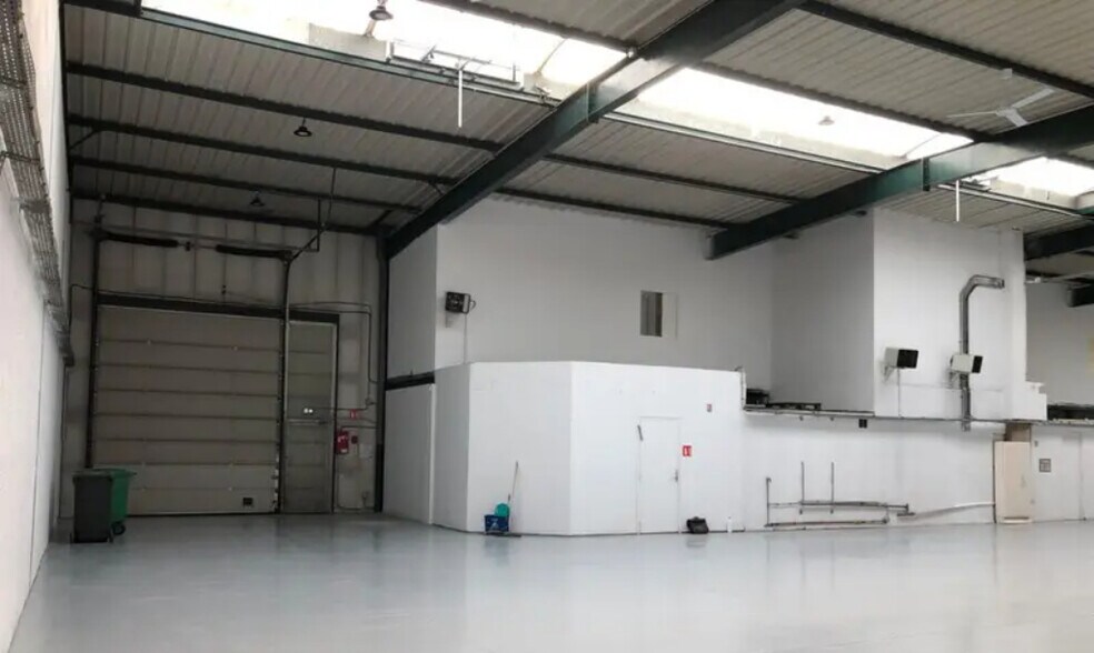 Flex in Villepinte for lease - Interior Photo - Image 1 of 1